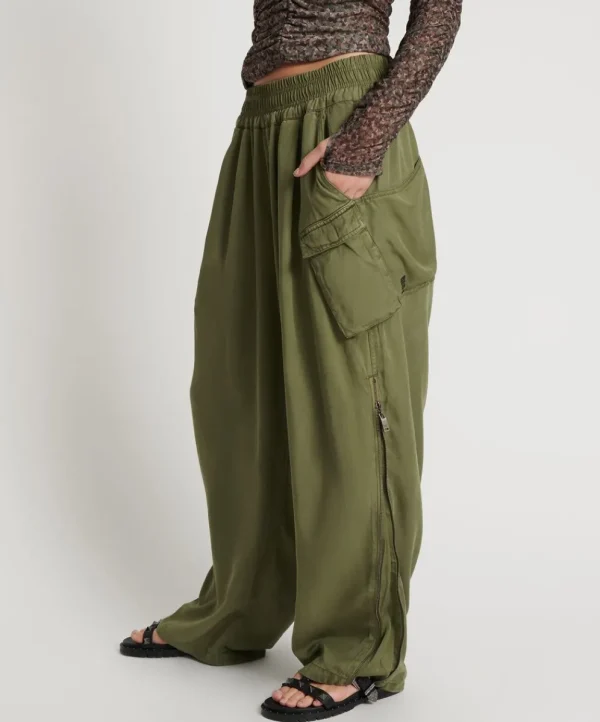 ONE TEASPOON Khaki Tencel Parachute Pants | Women Bottoms